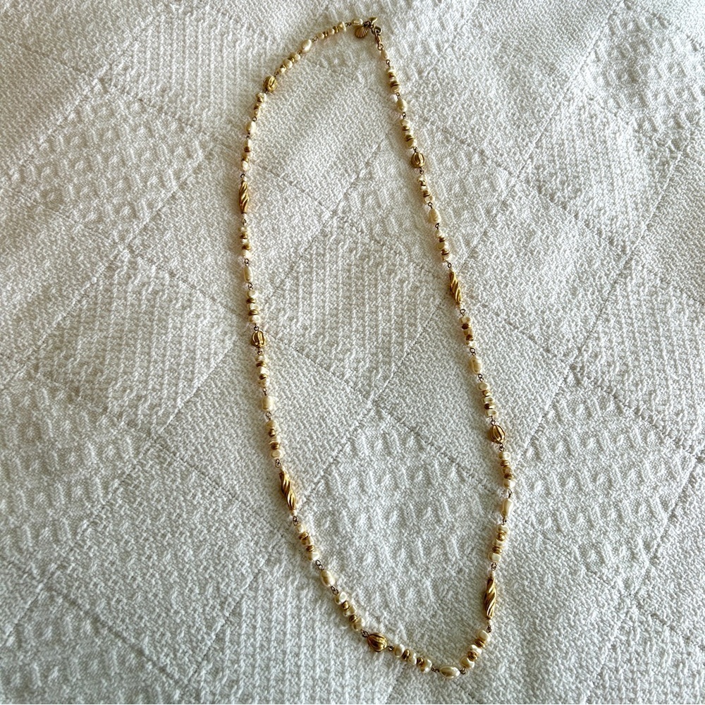 Vintage Liz Claiborne Pearl Necklace Gold Beads 38” Coastal Shell Charm 90s - Picture 13 of 16